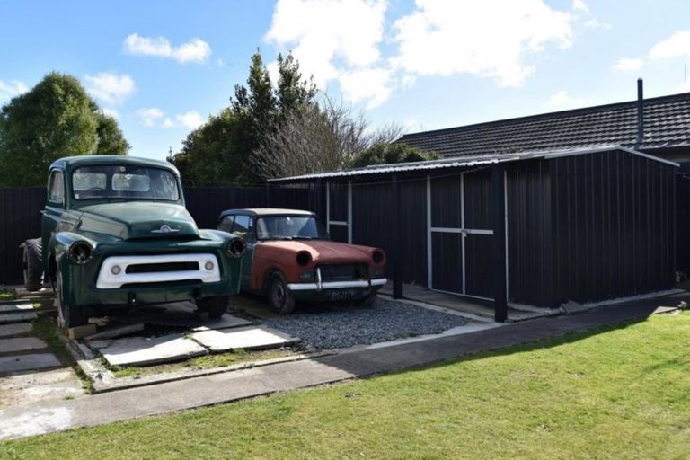 Photo of property in 32 Reynolds Avenue, Bishopdale, Christchurch, 8053
