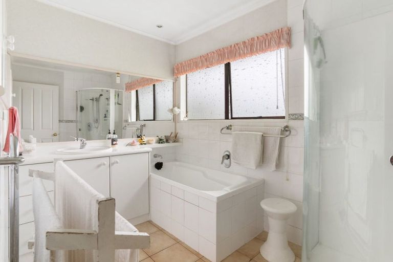 Photo of property in 591 Great South Road, Rosehill, Papakura, 2113