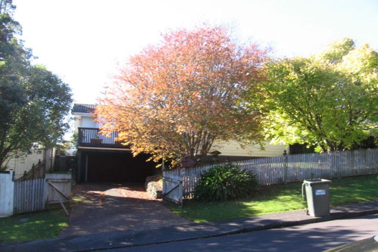 Photo of property in 38 Onedin Place, Titirangi, Auckland, 0604