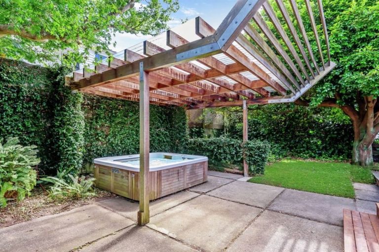 Photo of property in 47 Riverhills Avenue, Pakuranga Heights, Auckland, 2010