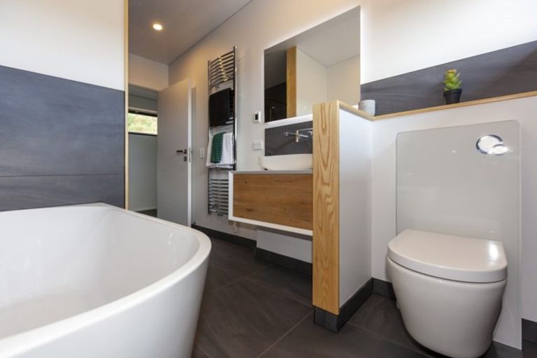 Photo of property in 101 Kakariki Grove, Waikanae, 5036