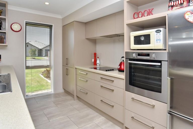 Photo of property in 7 Walnut Way, Rangiora, 7400