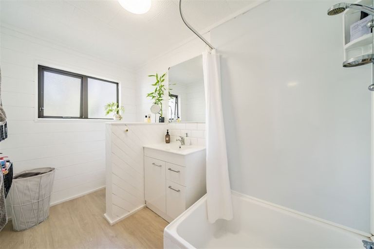 Photo of property in 14b Fenchurch Grove, Stokes Valley, Lower Hutt, 5019