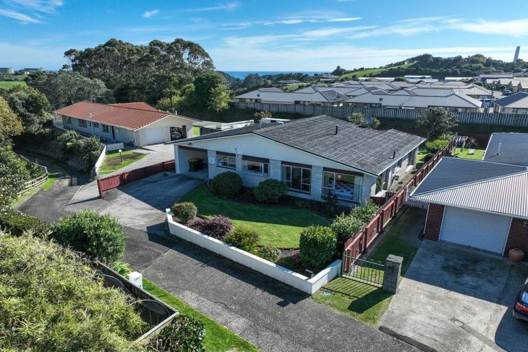 Photo of property in 19 Bronte Place, Whalers Gate, New Plymouth, 4310