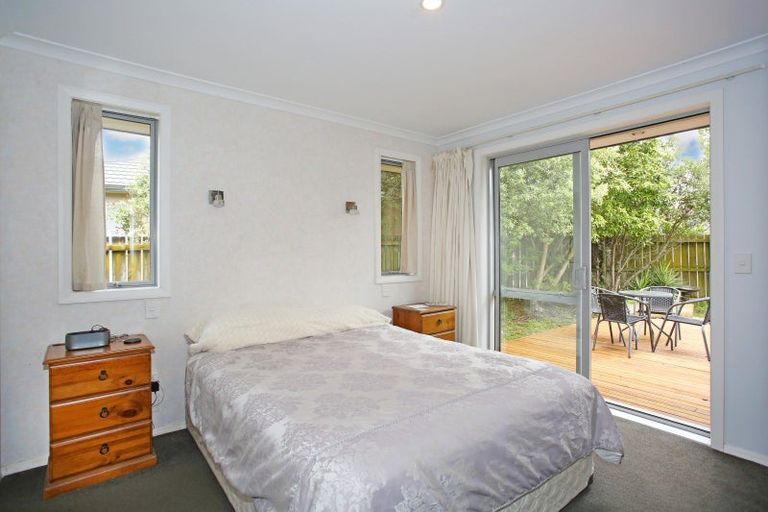 Photo of property in 8 Breaker Grove, Waiuku, 2123