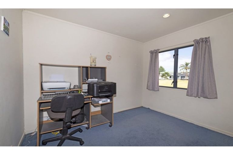 Photo of property in 13 Neta Grove, Henderson, Auckland, 0612