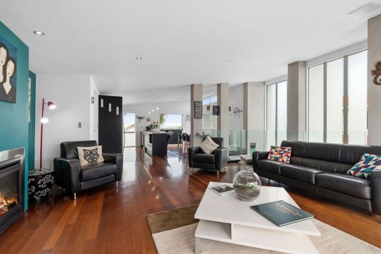 Photo of property in 45 Williamson Avenue, Belmont, Auckland, 0622