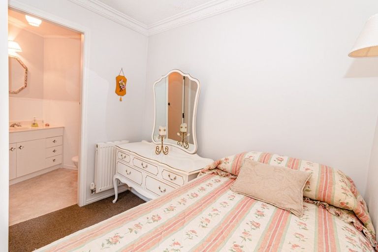 Photo of property in 27 Great North Road, Saint Johns Hill, Whanganui, 4501