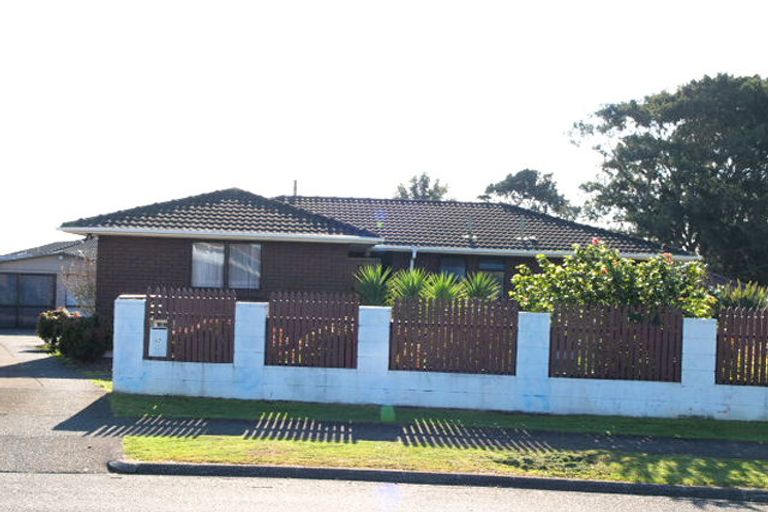 Photo of property in 45 Chadwick Crescent, Mangere East, Auckland, 2024