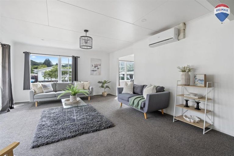 Photo of property in 33 Stockdale Street, Wainuiomata, Lower Hutt, 5014