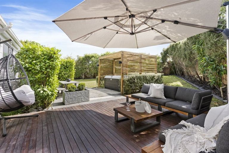 Photo of property in 14 Pahi Place, West Harbour, Auckland, 0618