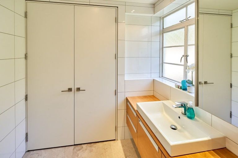 Photo of property in Wharenui Apartments, 274 Oriental Parade, Oriental Bay, Wellington, 6011