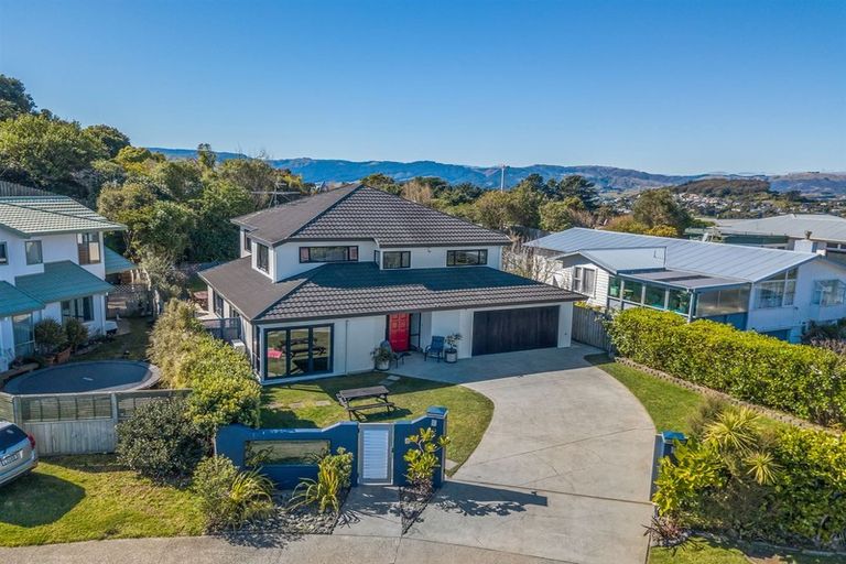 Photo of property in 2 Seascape View, Paremata, Porirua, 5024