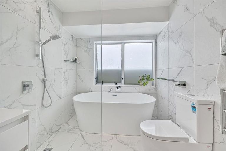 Photo of property in 1 Driscoll Place, Farm Cove, Auckland, 2012