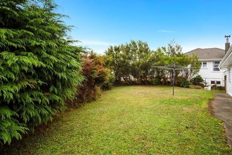 Photo of property in 3 Larsen Crescent, Tawa, Wellington, 5028