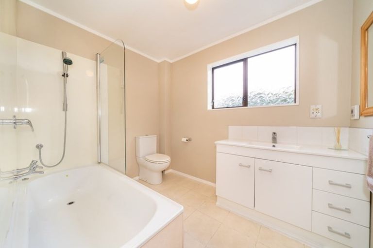 Photo of property in 25 Roband Crescent, Brown Owl, Upper Hutt, 5018