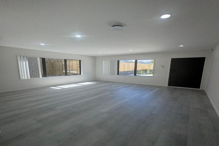 Photo of property in 35 Wai Iti Place, Clendon Park, Auckland, 2103