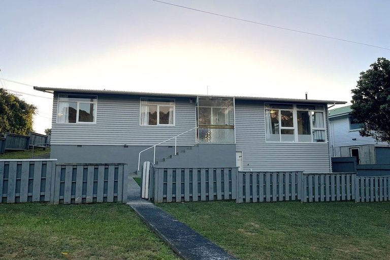 Photo of property in 38 Black Rock Road, Newlands, Wellington, 6037