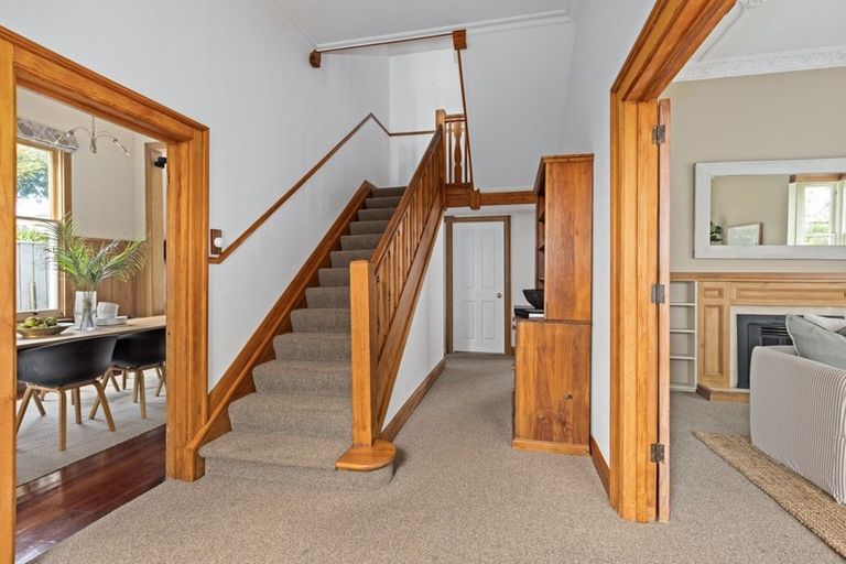Photo of property in 18 Cobden Road, Bluff Hill, Napier, 4110