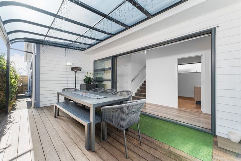 Photo of property in 7 Tapuwae Way, Mangere Bridge, Auckland, 2022