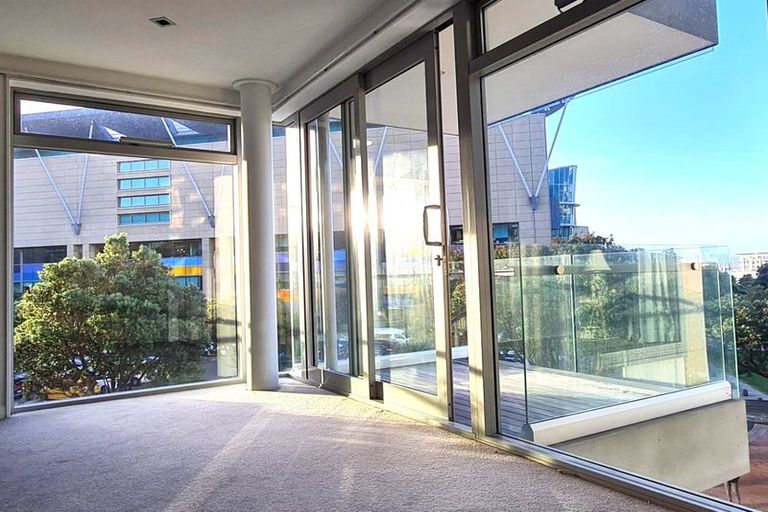 Photo of property in Piermont Apartments, 4i/82 Cable Street, Te Aro, Wellington, 6011