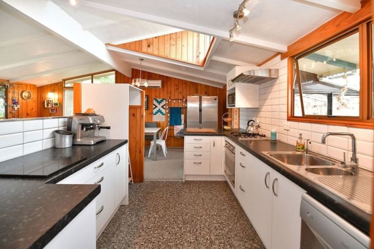 Photo of property in 328 Whangaparaoa Road, Stanmore Bay, Whangaparaoa, 0932