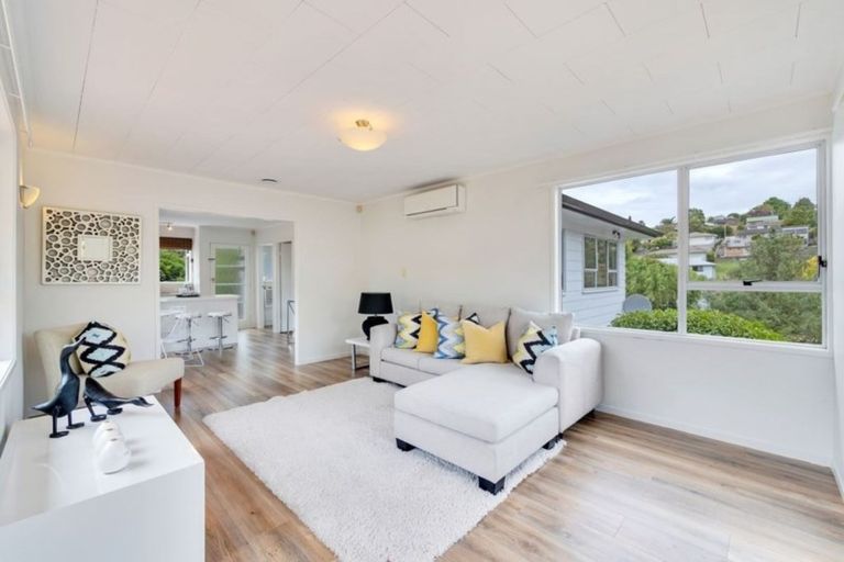 Photo of property in 12 Topliss Drive, Northcross, Auckland, 0632