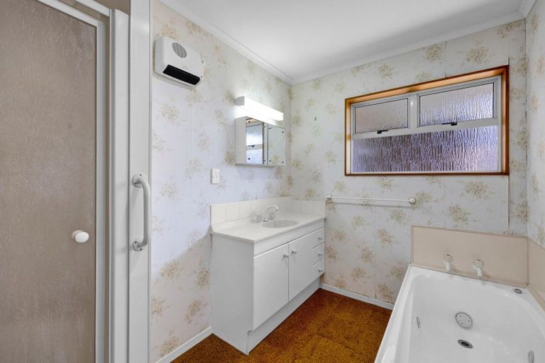 Photo of property in 4 Waiwera Place, Merrilands, New Plymouth, 4312