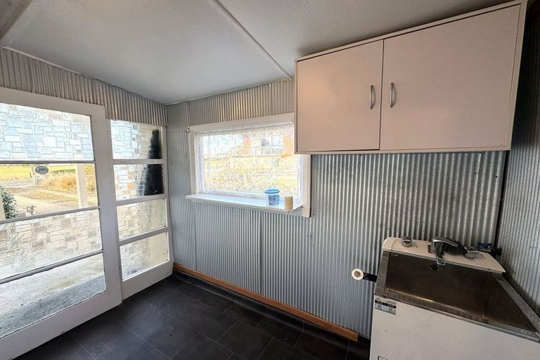 Photo of property in 17 Side Street, Clinton, 9534