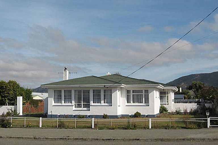 Photo of property in 15 Manse Street, Waimate, 7924