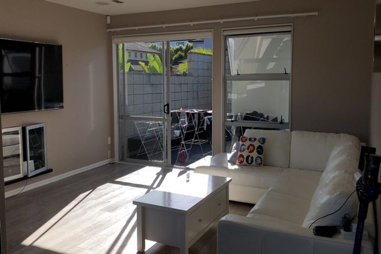 Photo of property in 24 Harrowglen Drive, Northcross, Auckland, 0632