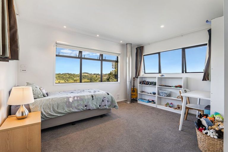 Photo of property in 143 Whangaparaoa Road, Red Beach, 0932