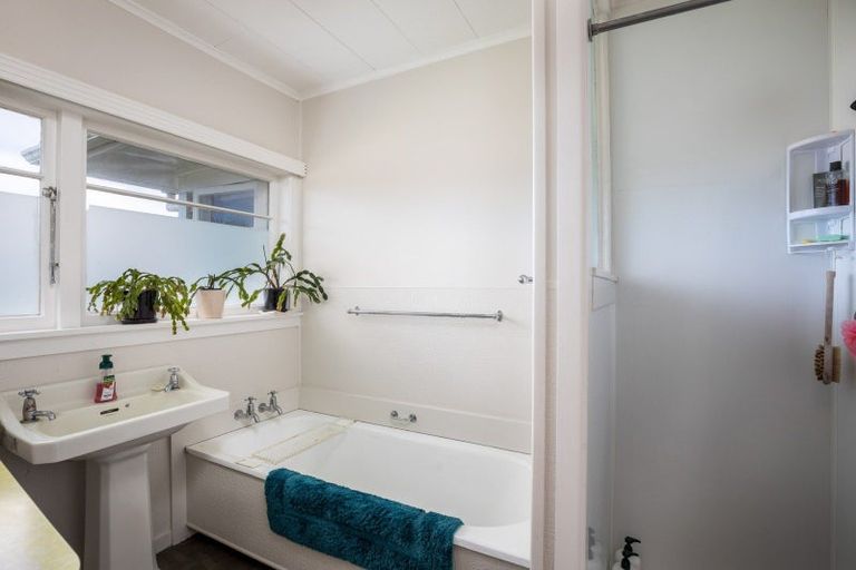 Photo of property in 120 Cutfield Road, Westown, New Plymouth, 4310