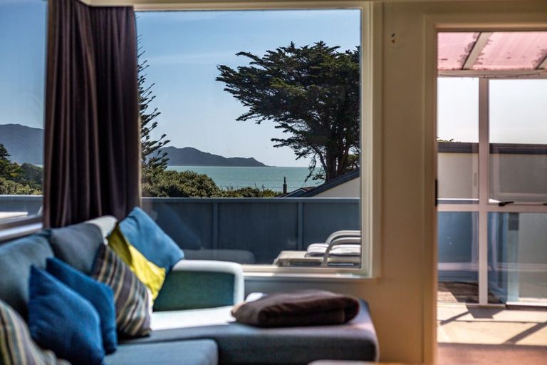 Photo of property in 4 Rangihiroa Street, Waikanae Beach, Waikanae, 5036