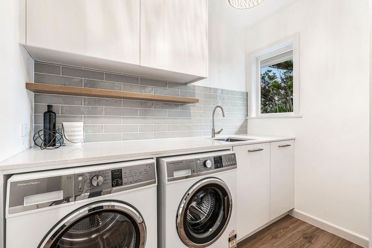 Photo of property in 243a Glengarry Road, Glen Eden, Auckland, 0602