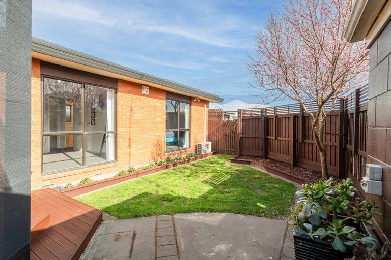 Photo of property in 2/126b Inwoods Close, Parklands, Christchurch, 8083