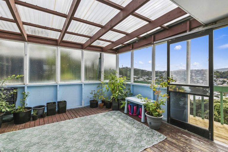 Photo of property in 22 Waiwera Crescent, Maupuia, Wellington, 6022