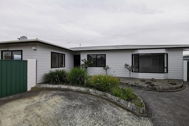 Photo of property in 87 Hillcrest Drive, Kelvin Grove, Palmerston North, 4414