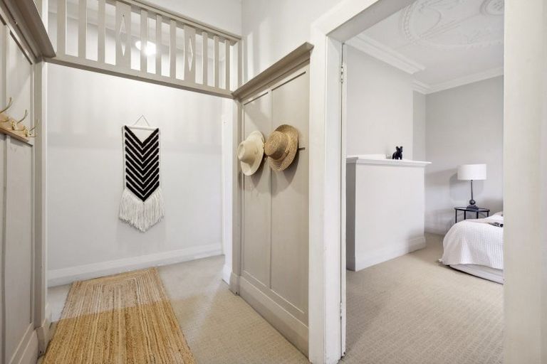 Photo of property in 13 Athol Place, Ravensbourne, Dunedin, 9022