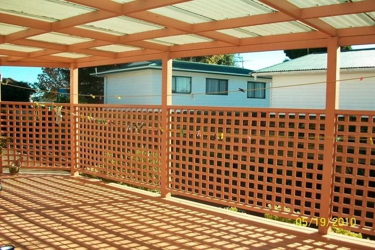 Photo of property in 32 Vera Road, Te Atatu South, Auckland, 0610