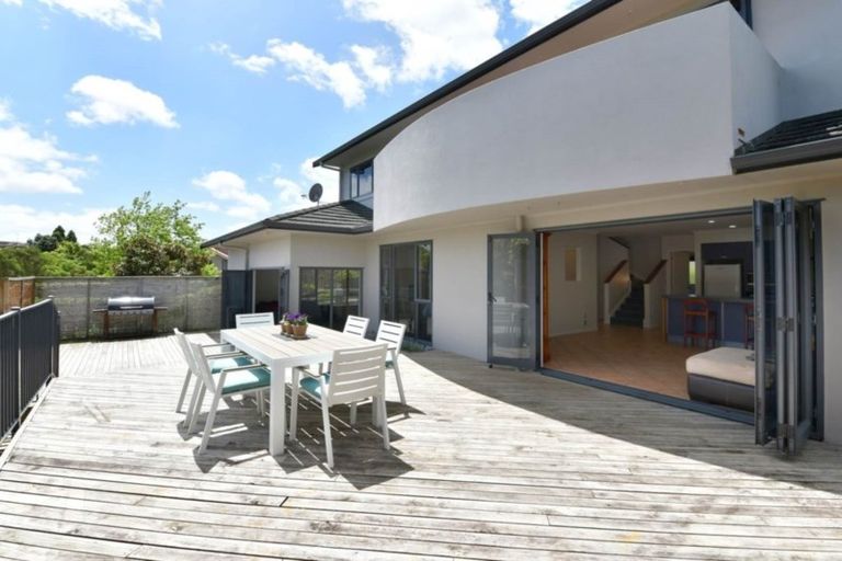 Photo of property in 83 Marina View Drive, West Harbour, Auckland, 0618