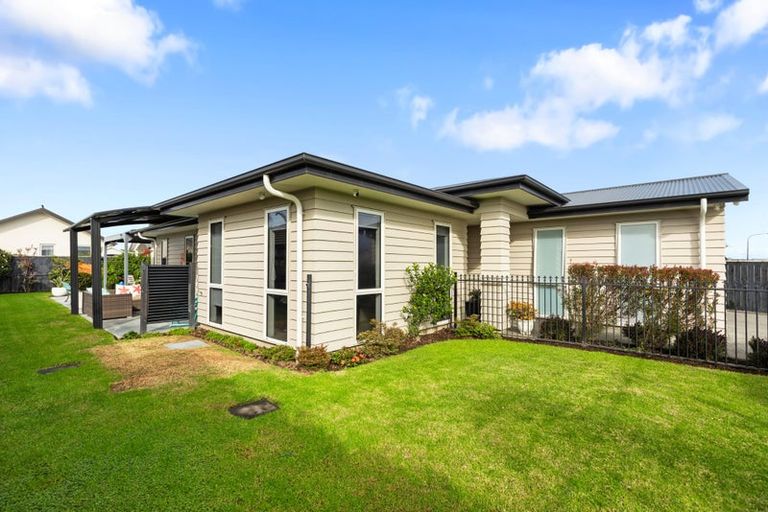 Photo of property in 77 Sandhurst Drive, Papamoa Beach, Papamoa, 3118