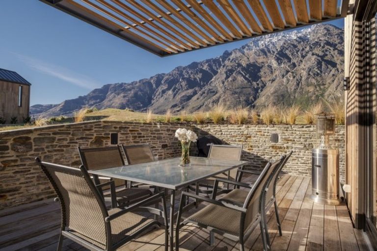 Photo of property in 18 Falconer Rise, Jacks Point, Queenstown, 9371