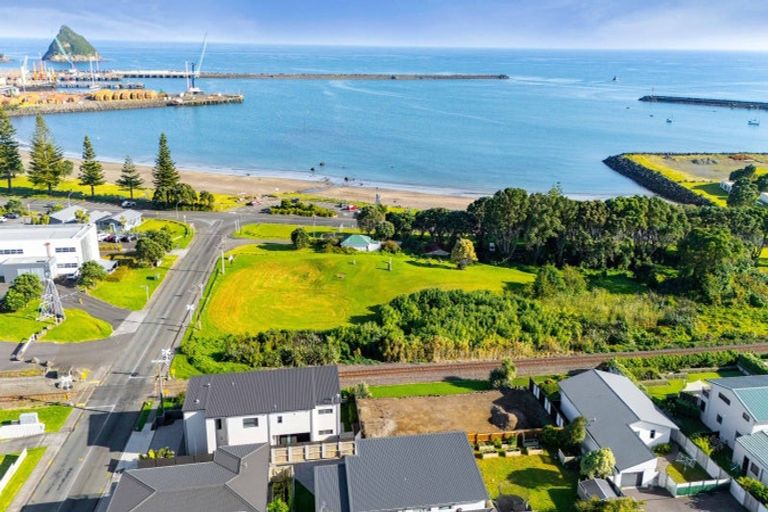 Photo of property in 9b Bayly Road, Moturoa, New Plymouth, 4310