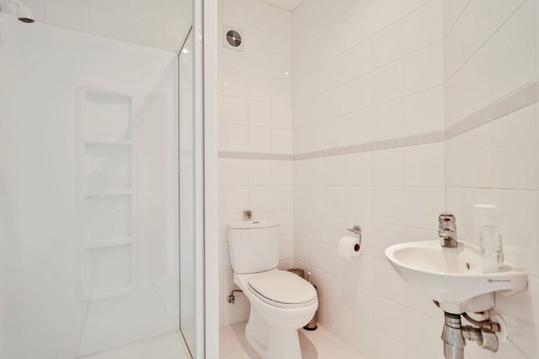 Photo of property in 78a Wharf Road, Te Atatu Peninsula, Auckland, 0610