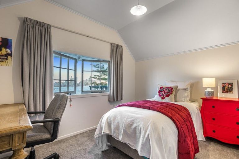 Photo of property in 5 Stanley Point Road, Stanley Point, Auckland, 0624