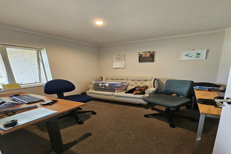 Photo of property in 51 Gandalf Crescent, Paraparaumu, 5032