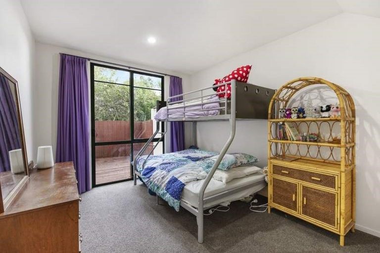 Photo of property in 10/69 Target Road, Totara Vale, Auckland, 0629
