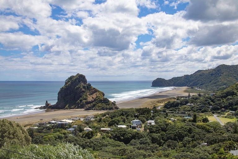 Photo of property in 42 Rayner Road, Piha, 0772