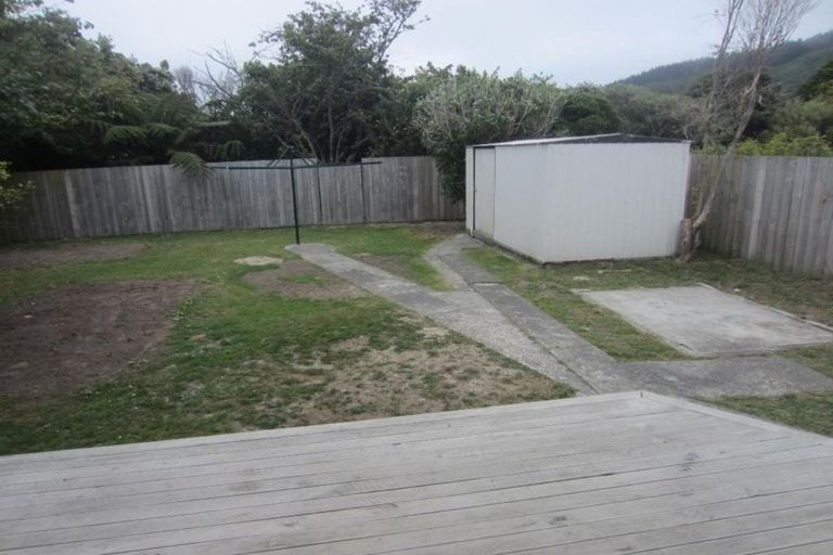Photo of property in 28 Davidson Crescent, Tawa, Wellington, 5028